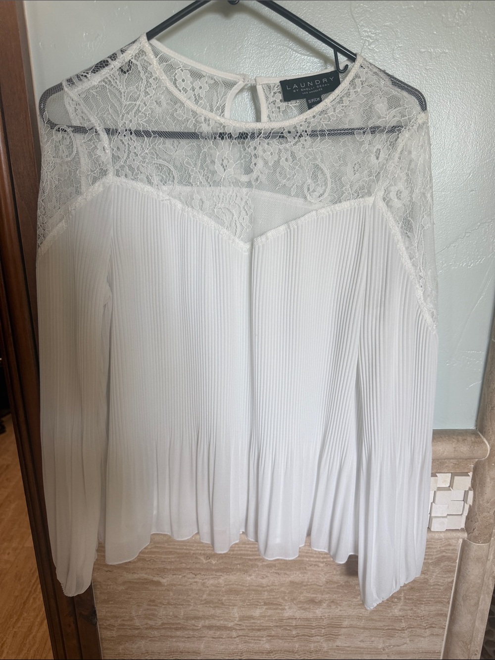 Laundry By Shelli Segal Ivory Lace Yoke Pleated Blouse